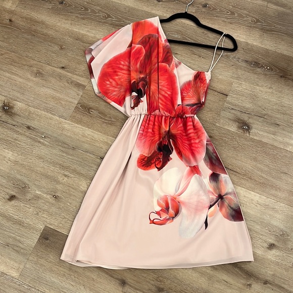 Alice + Olivia Dresses & Skirts - Alice & Olivia One Shoulder Floral Silk Dress